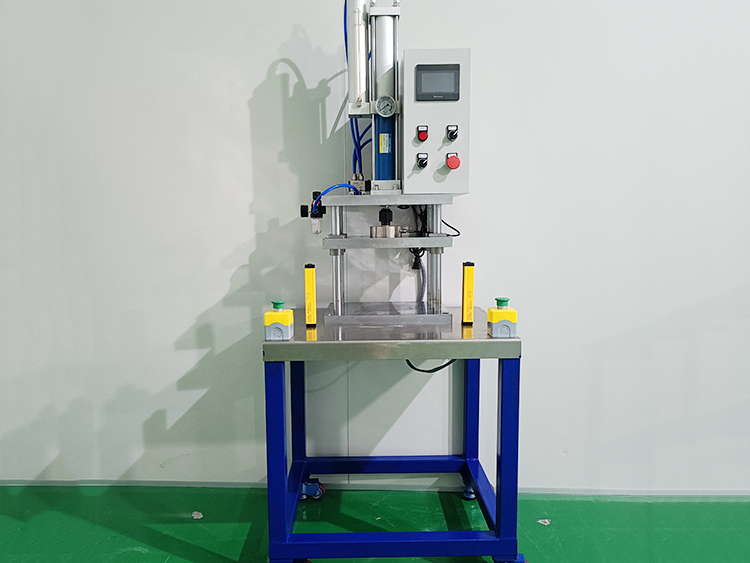 三板四柱增压压力机